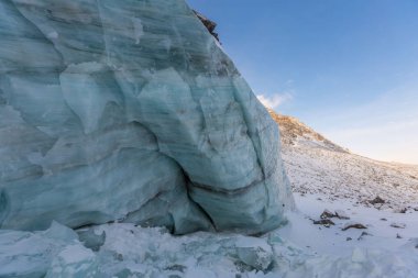 Dağlardaki kayalar.