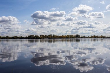 Nehrin kışın yansıması