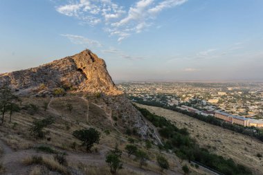 Osh şehri, Kırgızistan, Suleimantash dağından manzara. Asya