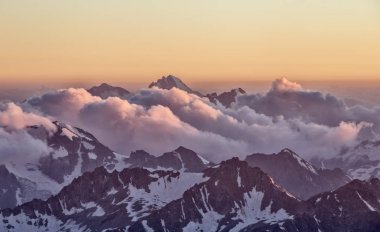 Elbrus. Kafkas dağları. Dağ manzarası.