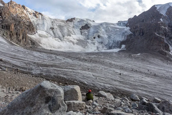 Paesaggio Valico Montagna Innevato Cresta Rocciosa Tempo Soleggiato — Foto Stock