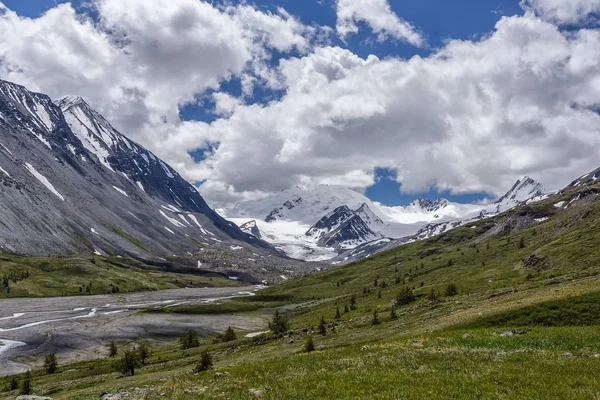 Picturesque View Rapid Mountain Stream Flowing Rocky Mountains Spring Sunny — Stockfoto