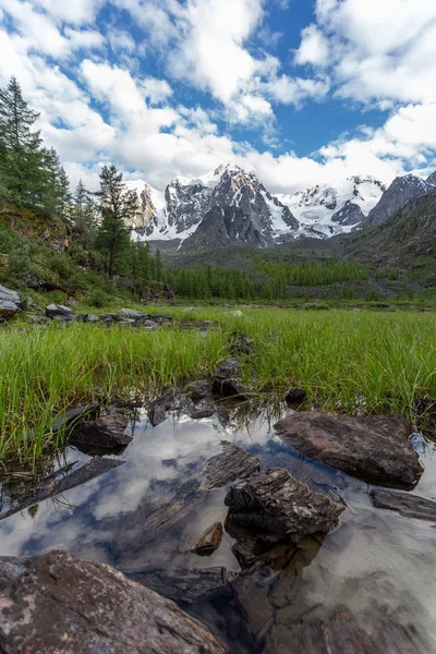 Altai Hory Létě Shavlinsky Jezera Turistika Horách Lese Venkovní Rekreace — Stock fotografie