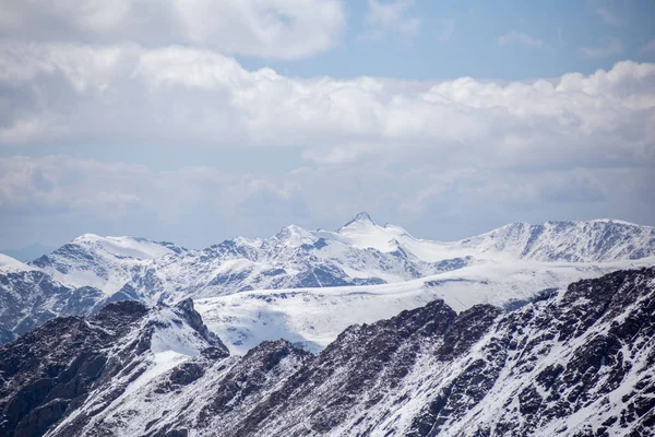 Güneşli Havada Dağların Buzulların Manzarası — Stok fotoğraf