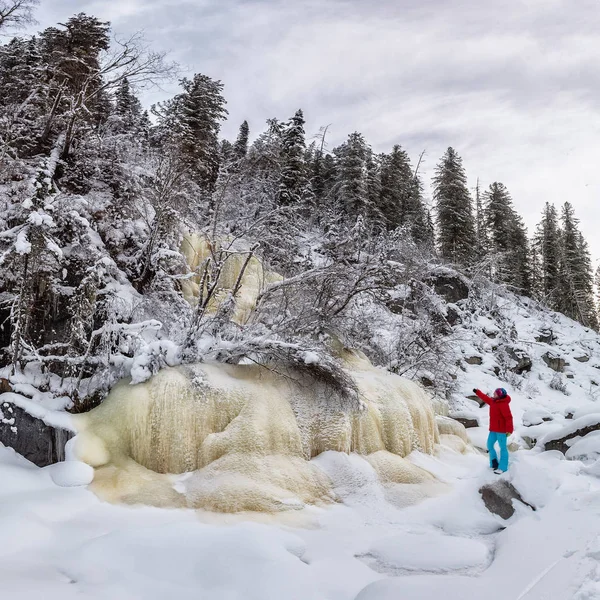 Caminante Viajero Invierno Paisaje Montaña Las Montañas — Foto de Stock