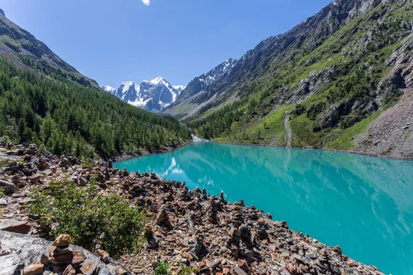 Vista Pitoresca Rio Azul Picos Neve Tien Shan Montanhas Com — Fotografia de Stock