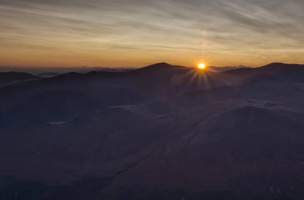 Nascer Sol Brilhante Nas Montanhas — Fotografia de Stock