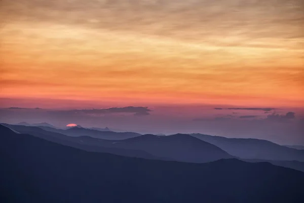 Brillante Amanecer Las Montañas —  Fotos de Stock