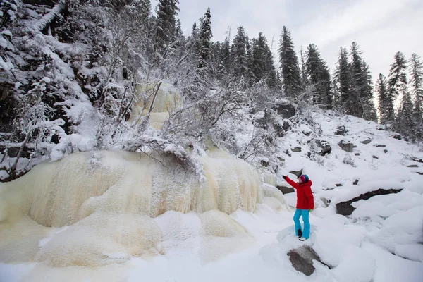 Caminante Viajero Invierno Paisaje Montaña Las Montañas — Foto de Stock