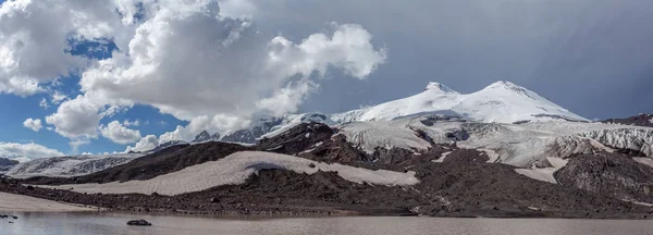 Gün batımında Sella Geçidi 'nden Sassolungo.