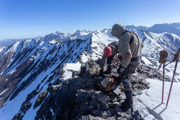 Kirgisistan Sommer Mit Einem Eispickel Der Ausrüstung Auf Einen Berg — Stockfoto