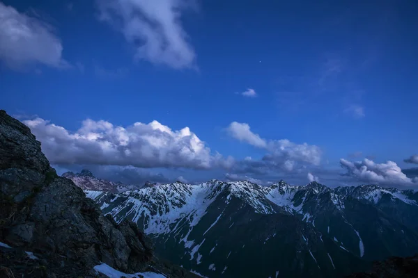 Dağ Manzarası Dağlarda Dinlenme Dağlarda Yürüyüş Gece Gökyüzü Yıldızlar Astrofotoğraf — Stok fotoğraf