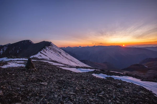 Brillante Amanecer Las Montañas —  Fotos de Stock