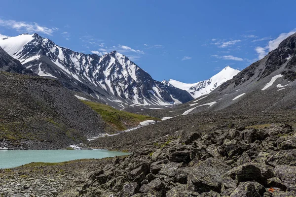 Vista Pitoresca Rio Azul Picos Neve Tien Shan Montanhas Com — Fotografia de Stock