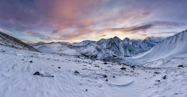 Altai Dağlarında Kış Yürüyüşü — Stok fotoğraf