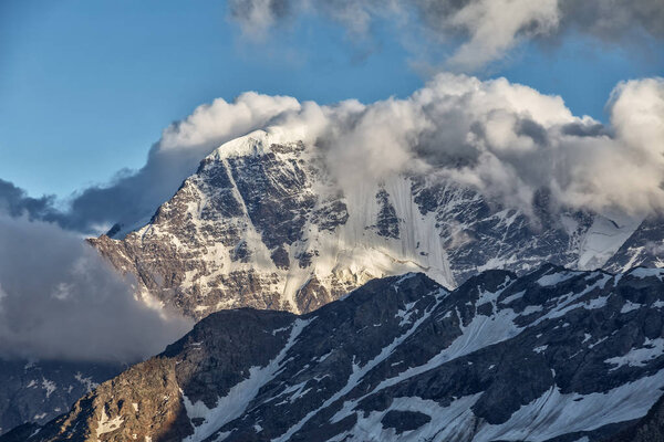 Рассвет над горой Белуха. зимняя поездка на Алтай, закат, зимние горы
