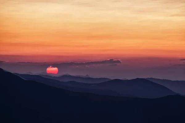 Nascer Sol Brilhante Nas Montanhas — Fotografia de Stock