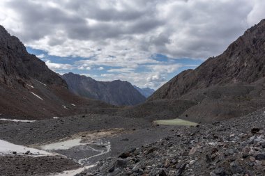 Bahar dağı manzarası. Seyahat kavramı 