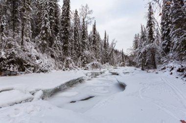 Bahar dağı manzarası. Seyahat kavramı 