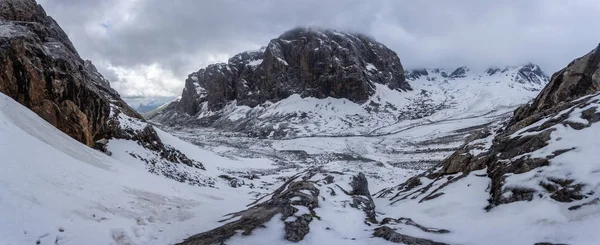 Kış Günü Dağların Buzulların Manzarası — Stok fotoğraf