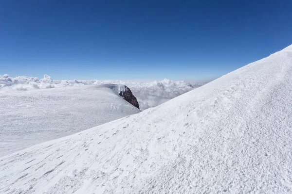 山の中の雪冬の風景 — ストック写真