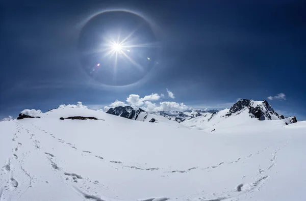 Landscape Snowy Mountain Pass Rocky Ridge Sunny Weather — Stock Photo, Image