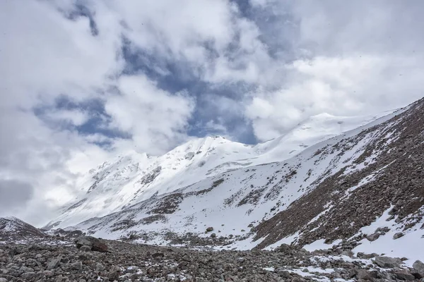 Mountain Pass, Glaciar, céu nublado — Fotografia de Stock