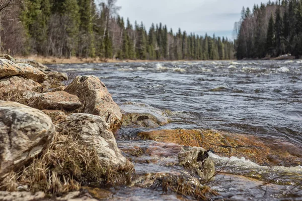 Mountain river, rocks on the shore, on the river waves. — Stock Photo, Image