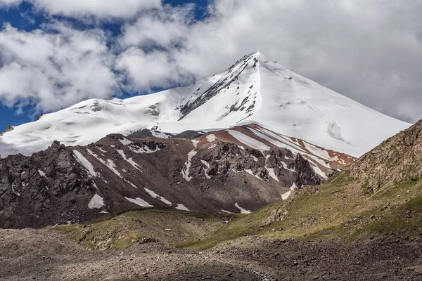Góry Kirgistanie Podróże Górach Skały Lodowce Krajobraz Górski — Zdjęcie stockowe