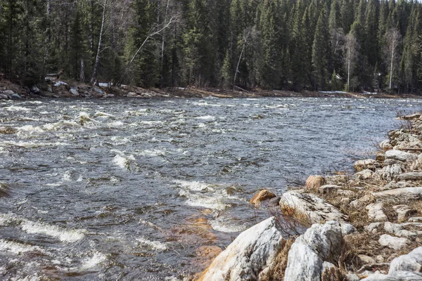 Mountain river, rocks on the shore, on the river waves. — Stock Photo, Image