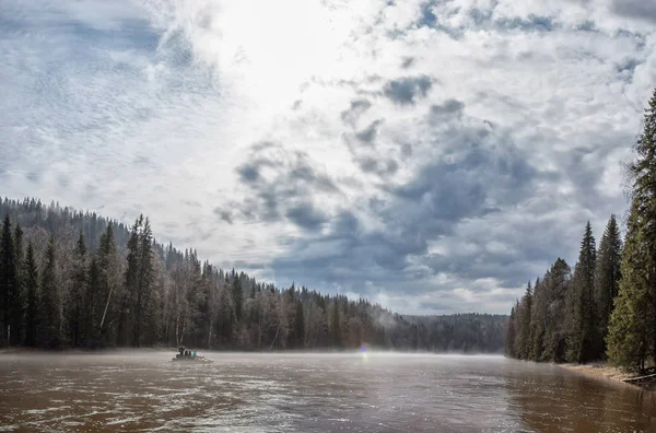 Morning mist on the river. The Ural taiga and the river. A catam — Stock Photo, Image