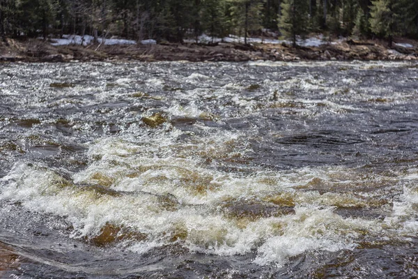 Water in a river, splashes and waves. Summer rest. — Stock Photo, Image