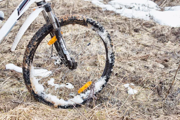 Una Bicicleta Una Rueda Nieve Suelo — Foto de Stock