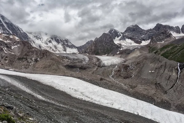 Horská Krajina Sníh Skály Druh Kyrgyzstánu — Stock fotografie