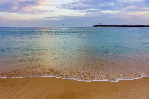 Görünüm Boş Beach Bulutlu Günde Sesimbra Portekiz — Stok fotoğraf