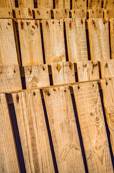 Tło Piłowanych Drewnianych Paletach Zardzewiałe Paznokcie — Zdjęcie stockowe