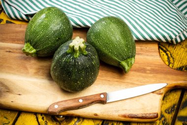 Yuvarlak ve yeşil kabaklari