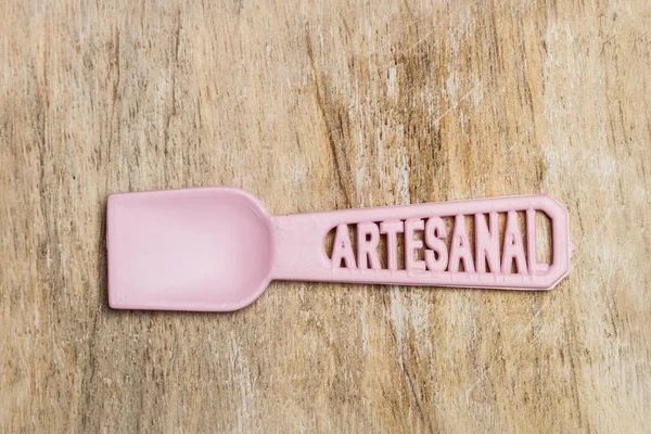 Plastic spoons to eat ice cream (artesanal/craft)