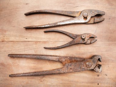 Eski kıskaç ve iki eski kayma ortak pense