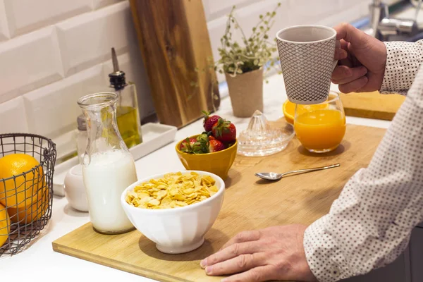 Adam doğal kahvaltı