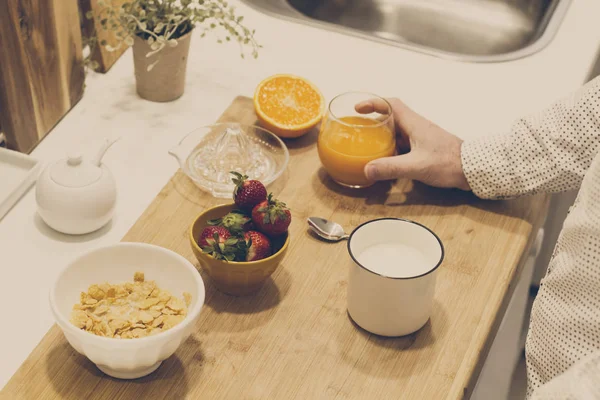 Adam doğal kahvaltı