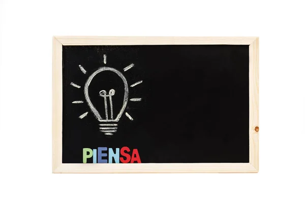 Quadro Negro Com Uma Lâmpada Pensar Palavra Letras Plásticas — Fotografia de Stock