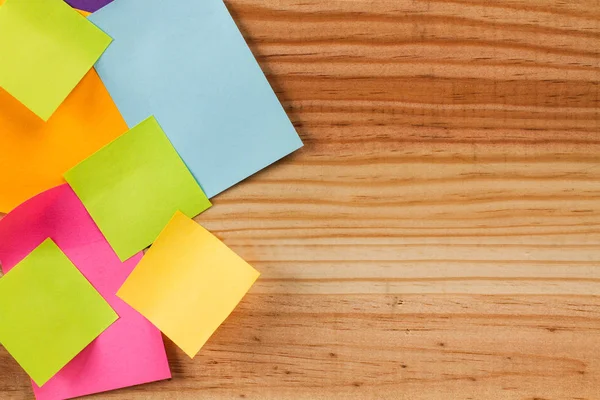 Sticky Notes Een Houten Bord — Stockfoto