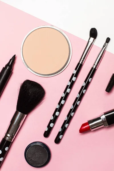 Blushes Borstels Een Lipstick Voor Make Een Roze Achtergrond — Stockfoto