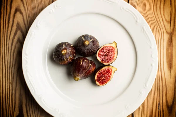 Three Figs Two Half White Plate — Stock Photo, Image