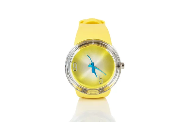 白色背景的休闲黄色手表 — 图库照片