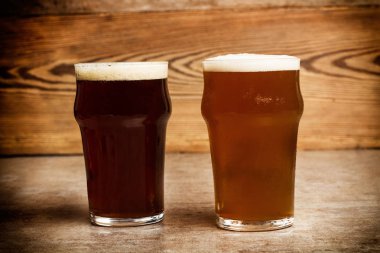 İki bardak farklı bira