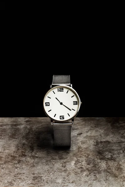 Eine Uhr Auf Einem Marmorhintergrund — Stockfoto