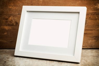 Fotoğraflar için boş beyaz çerçeve