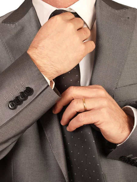 Homem Vestindo Sua Gravata — Fotografia de Stock